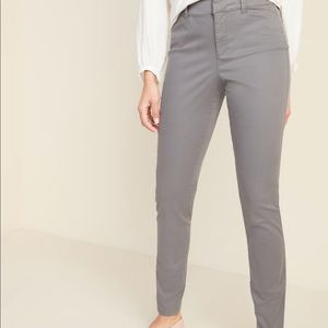 Old Navy Gray Mid-rise Pixie Ankle Chinos